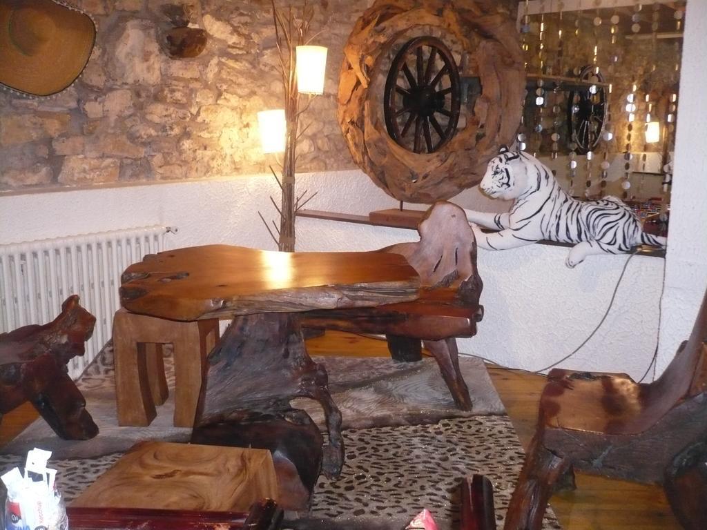 Hotel Bon Accueil Oyonnax Kültér fotó