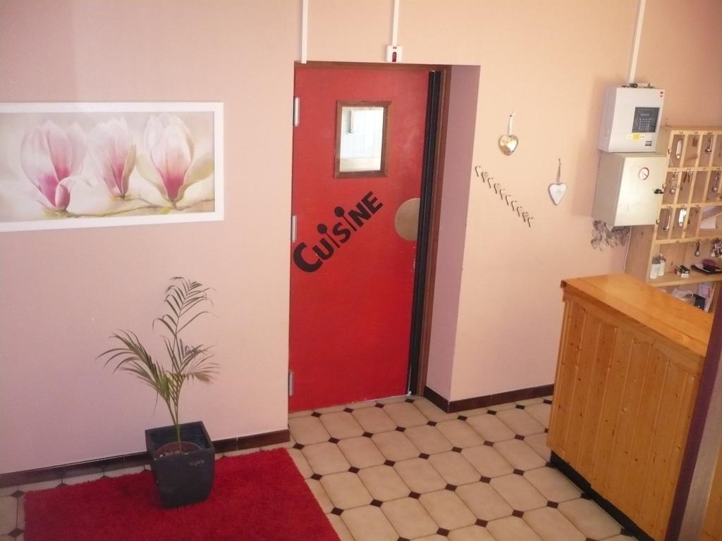 Hotel Bon Accueil Oyonnax Kültér fotó