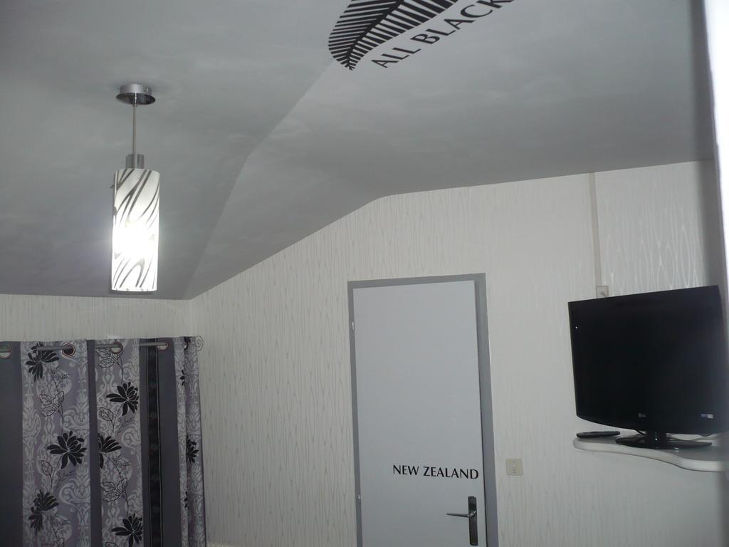 Hotel Bon Accueil Oyonnax Szoba fotó