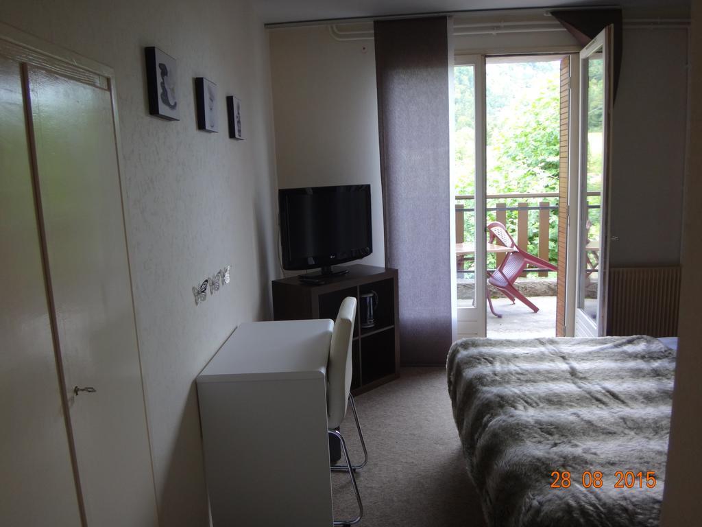 Hotel Bon Accueil Oyonnax Szoba fotó