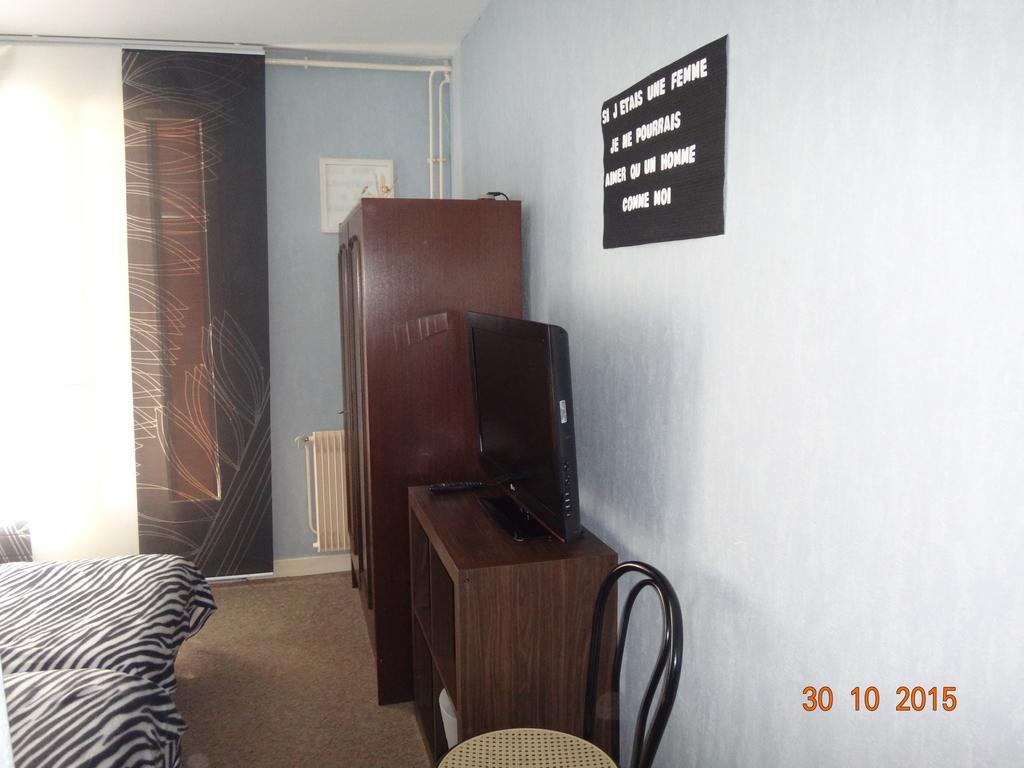 Hotel Bon Accueil Oyonnax Szoba fotó