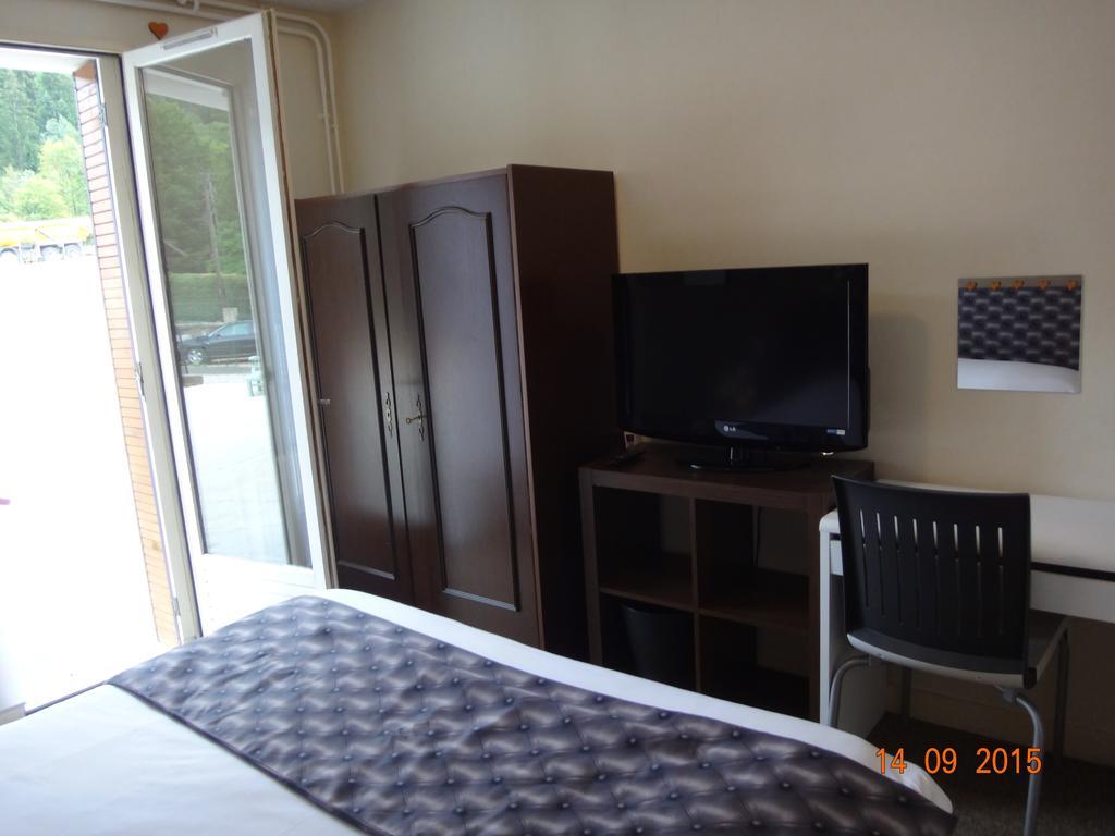 Hotel Bon Accueil Oyonnax Szoba fotó