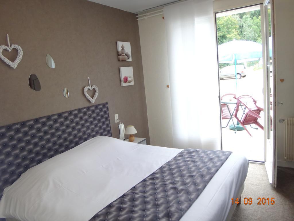 Hotel Bon Accueil Oyonnax Szoba fotó